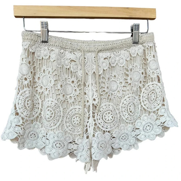Lovetree Happens Crochet Floral Mini Drawstring Shorts Size Medium - Picture 1 of 3